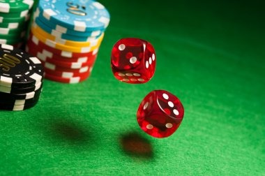 Hand ranking chart displayed on mobile phone during Caribbean Stud Poker game